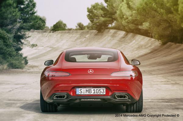 MercedesAMG's tweet photo. Comfort on long journeys, racetrack performance &amp; everyday practicality. The Mercedes-AMG GT. #AMGGT http://t.co/NV0Cvv6pEf