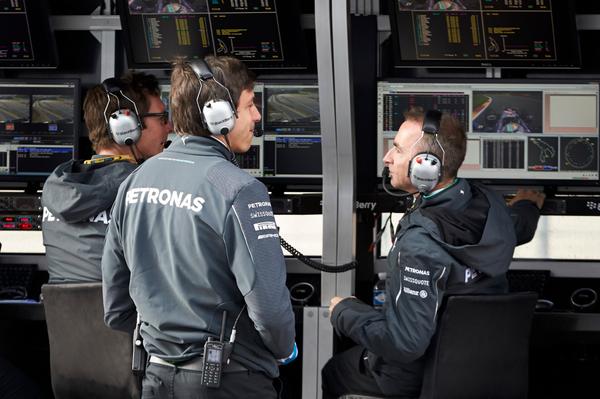 MercedesAMGF1's tweet image. HAVE YOUR SAY: Retweet for #TeamRadio, favourite for #RadioSilence, reply with your thoughts! (3/3) #F1