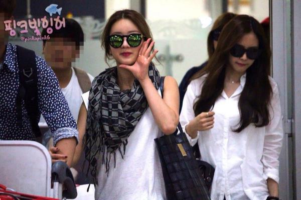 140914 Apink back to Korea at Gimpo Airport - Bomi &amp; Naeun // © 핑크빛잉어