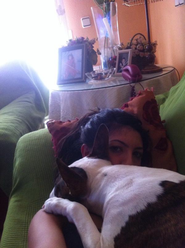 Martika_mr's tweet photo. Echarse un ratillo en el sofá y que mi Lola se eche encima mío...no hay cosa mejor...no podemos estar+agustico las 2! http://t.co/MtC0WXRXdl
