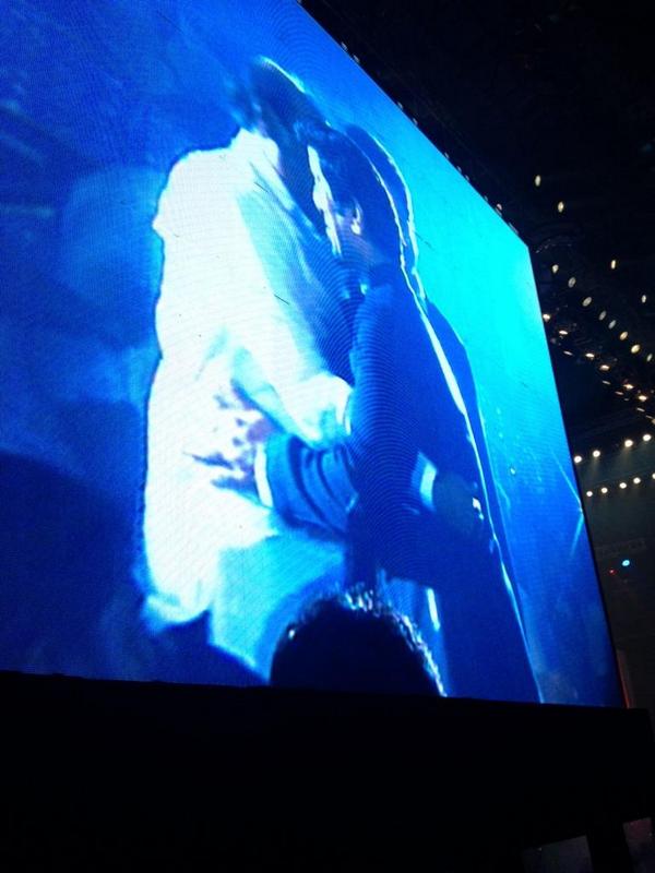 TrendCineTamil's tweet photo. @superstarrajini n #Chiyan #Vikram hugs each other in #iAudioLive function http://t.co/jPSh56SiFM