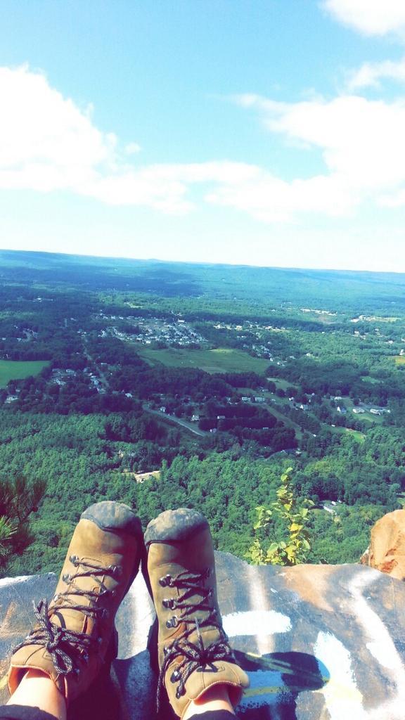 hoodsensitive's tweet photo. #selfcare #week #hiking #earthwoman http://t.co/kudVej31yh
