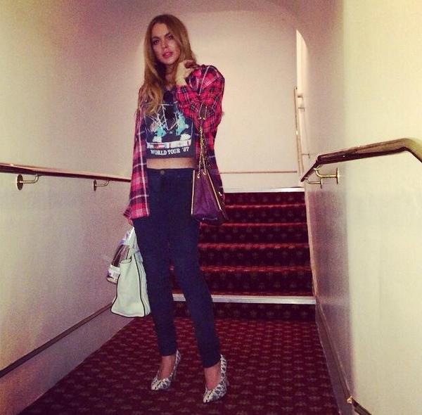 Lilo_news's tweet image. #LindsayLohan #instagram At The Playhouse #superfine pants #isabelmarant shoes #equipment top #celine bag