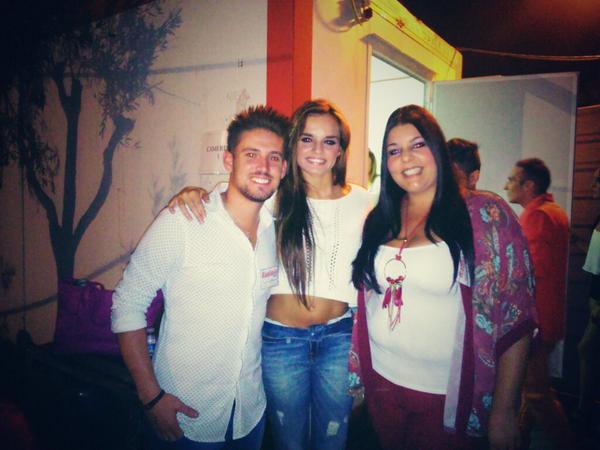 Jesus_Guijo's tweet photo. Aqui con Melody antes de salir al escenario http://t.co/k5ZLZo8Wqv