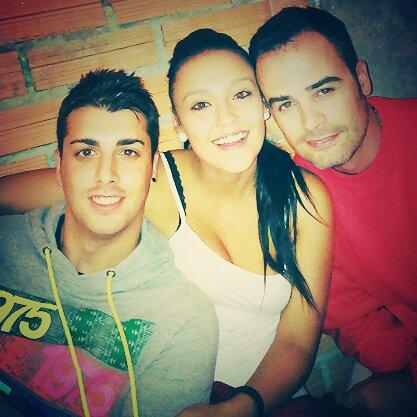 PatryNava's tweet photo. De ceniita en torde con los más mejores :) gracias x estos momentos @jorgecroco @david_corneta http://t.co/k9Xpj9uuoW