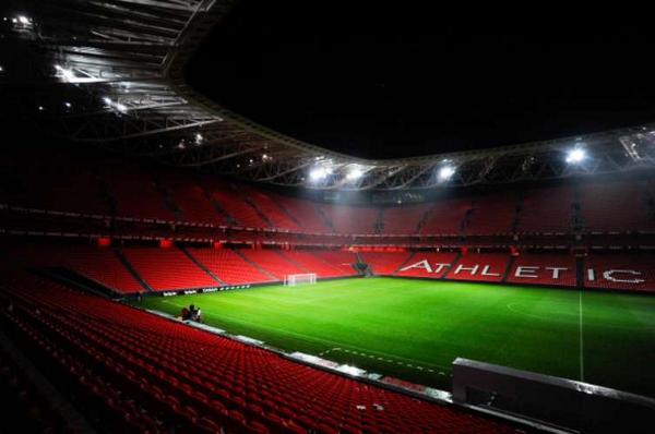 FuturosCracksCo's tweet photo. El #Impresionante nuevo San Mamés del Athletic Bilbao debuta en @ChampionsLeague http://t.co/nwXAOmIuZp