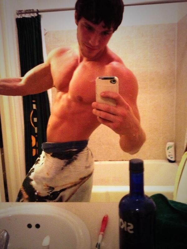 BrandonSeanCody's tweet photo. Shower with this God, please! #Brandon #SeanCody #BrandonSeanCody #BrandonJeff http://t.co/30NAYLbYDQ