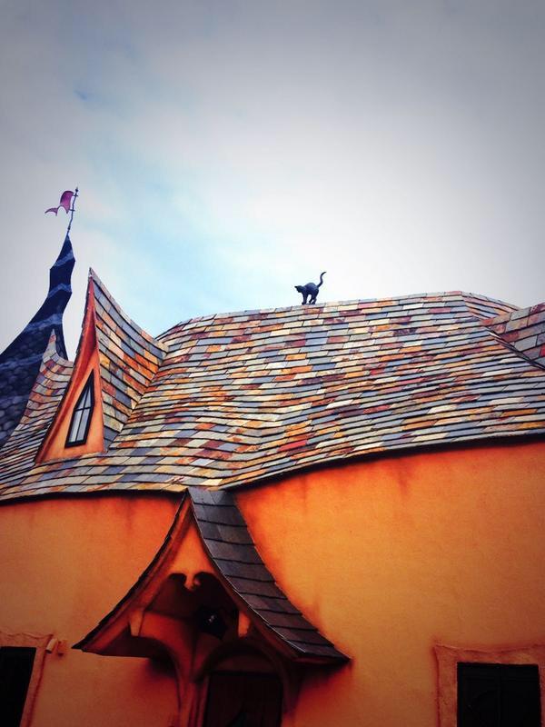 suteki_interia's tweet photo. このファンタジーな建物。
アパートだって！！！
住みたい〜！！！ http://t.co/ju3wc7wKde