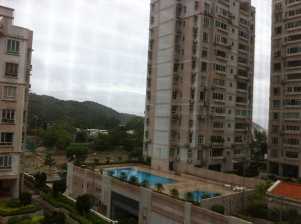 #kalmaegi first snow day..uhh I mean Typhoon day. Level 6 warning.. No school today! Will check out the beach ltr