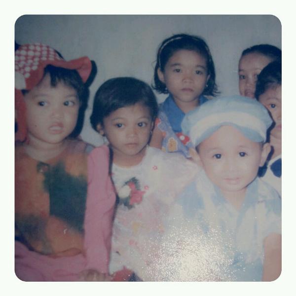 SuciMahesa's tweet photo. Waktu aku berumur 3th , lucu kalau ingat dulu :D http://t.co/gCwY6j97aC