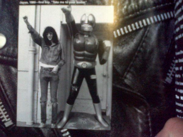 J dengan Kamen Rider,kerennn :D #ramones