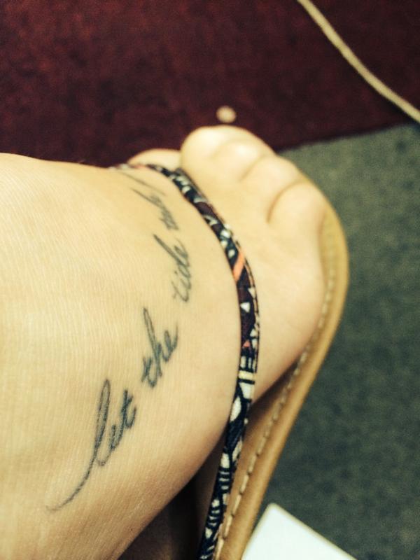kellyn683's tweet photo. Hey, @jasongladwin . Just realized you must have got inspired by my foot😂 mmmm I'm taking the cred. 😂 http://t.co/iIb5r0LlDH