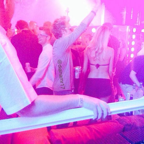 GregHoranNewss's tweet image. Photos Niall club hotel where they are staying in Las Vegas yesterday, 14 / September. @Greghoran87 :D