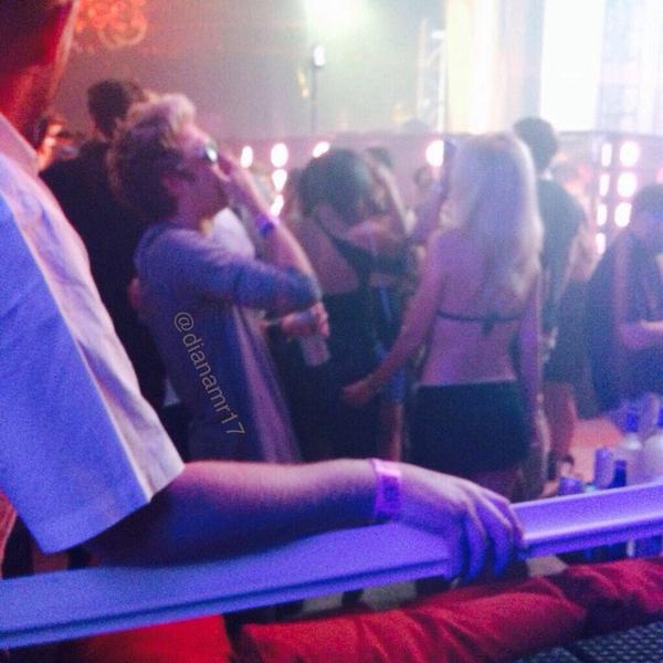 GregHoranNewss's tweet image. Photos Niall club hotel where they are staying in Las Vegas yesterday, 14 / September. @Greghoran87 :D