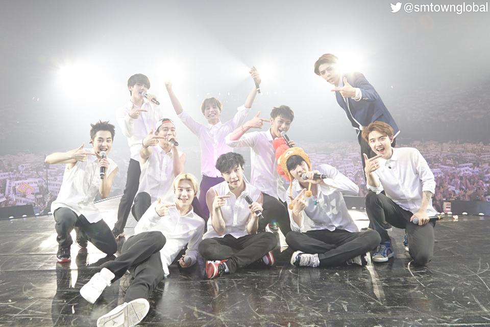 EXO CHEN smtown hologram ホログラム　オフショット写真 EXO in SMTOWN LIVE 2025 @ MEXICO CITY #EXO #엑소
