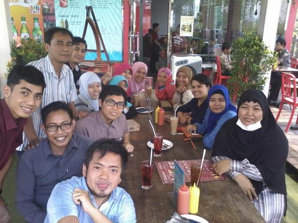 Makan siang hari ini disponsori oleh @Holycow_Radal #TKPSabang
Mari makaann rekaann..