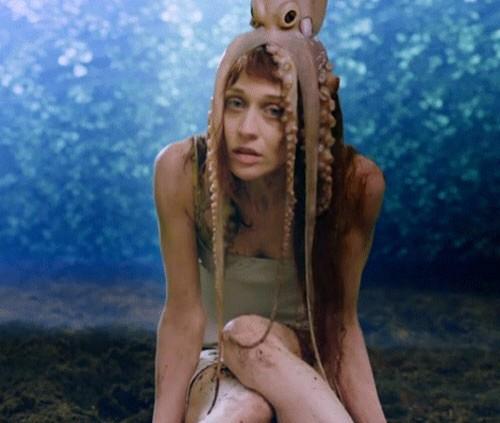 Happy belated 37th birthday, Fiona Apple! I was worried you wouldnt make it this far. 