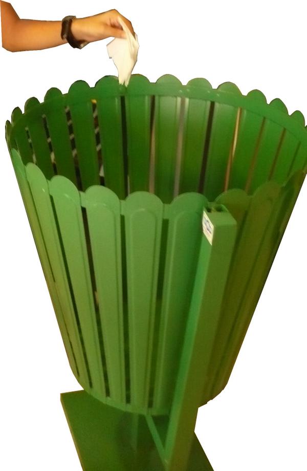 IMGLO1's tweet image. Parte de ser un buen ciudadano es utilizar las papeleras adecuadamente y no dejar basura en las calles..