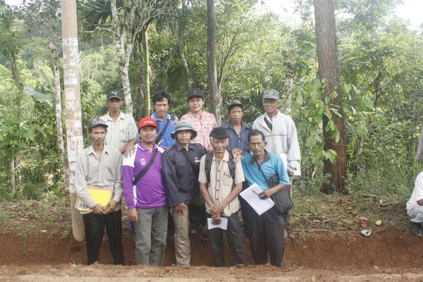 eman_pilar's tweet photo. SURVEY LOKASI KIAMBANG WADUK BATU TEGI. @ MASYARAKAT SEKITAR MULAI TERTARIK TERHADAP KIAMBANG DI JADIKAN PUPUK KOMPOS http://t.co/Ie1LNkdqUd