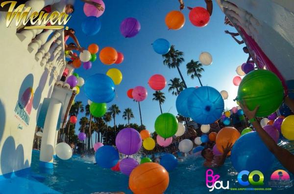 BeyouMadrid's tweet photo. Feliz Martes Traviesos !!!! 
Que no se os olvide sonreír mínimo 60 veces por hora !! 😜🙌🎈
#ShowPiscina #Wonderwall http://t.co/2RkKBDaRrT