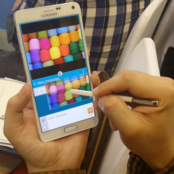 samsungID's tweet photo. #GALAXYNote4 gives you the ultimate viewing experience with its Multi Window feature! #MoreThanBIG http://t.co/iL46mjeBTy