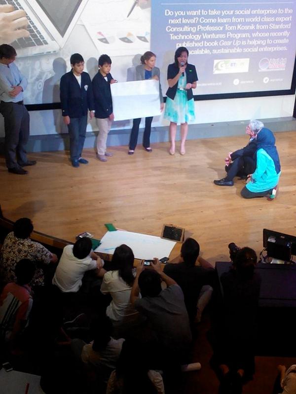 Some of our friends present their idea for #GearUpYourSocialEnterprises at <a href="/atamerica/">@america</a>