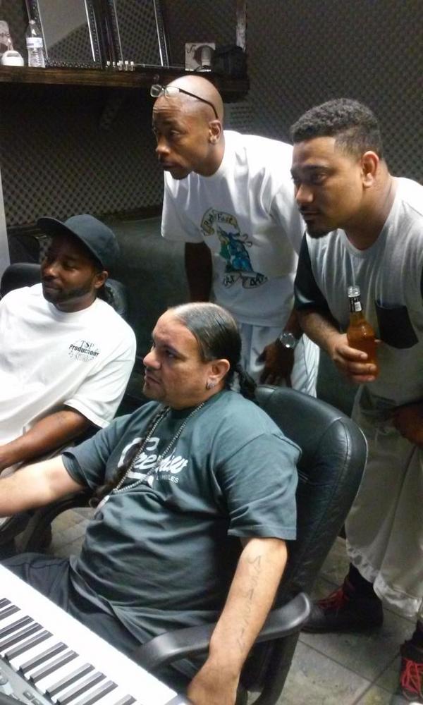 fastlanemgt's tweet photo. finshing up n #oceanside @DjKingAssassin presents #dirtybizness #stackandstarve #hostedbyyoungmeta http://t.co/o3LOs2IhOb