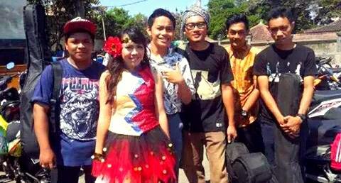 Relung Kaca <a href="/HUT/">@hut</a> FOURSMA .