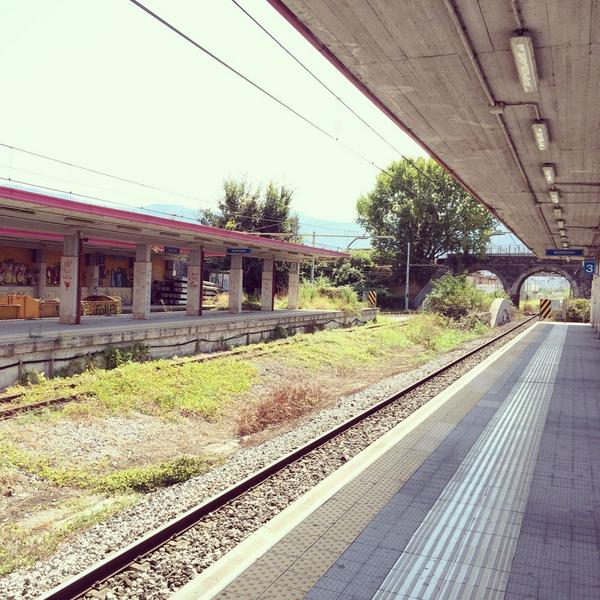gianfelicedege's tweet photo. "Qui non c'e' civilizzazione. Qui non ce niente" cit.                                                Moregine, NA http://t.co/awJ4PW5ccf