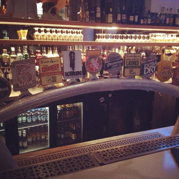 Try one of our ten ice cold draught beers and ciders <a href="/noosabeachouse/">Noosa Beach House</a> bar