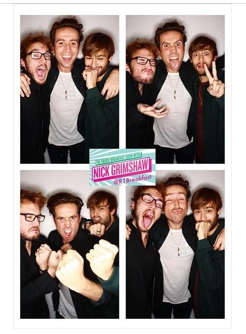 samclaflin tweet picture