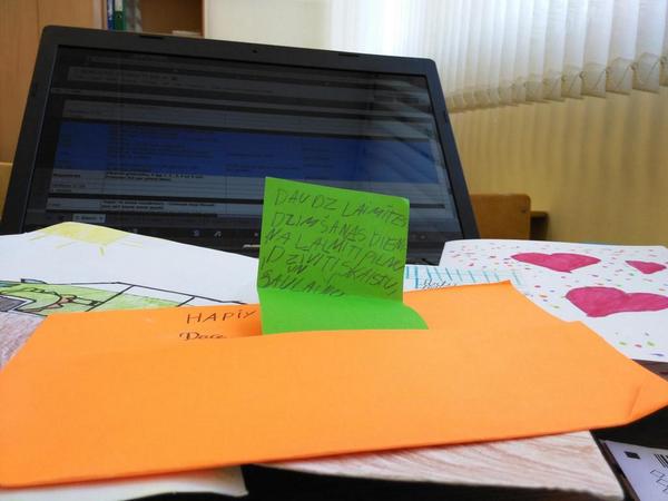 ZarinaDace's tweet photo. Aaaaaaaaaa, tas bija tik jauki, šodien mani skolēni pārsteidza mani! http://t.co/w4ZhLyi1Xj