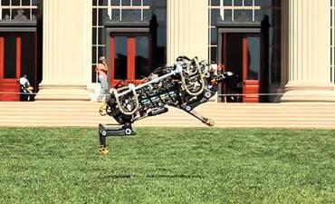 CNET's tweet photo. Hide! MIT's robotic cheetah no longer needs a leash http://t.co/xTLj95bKkW #ICYMI http://t.co/BSJGmk9ztJ