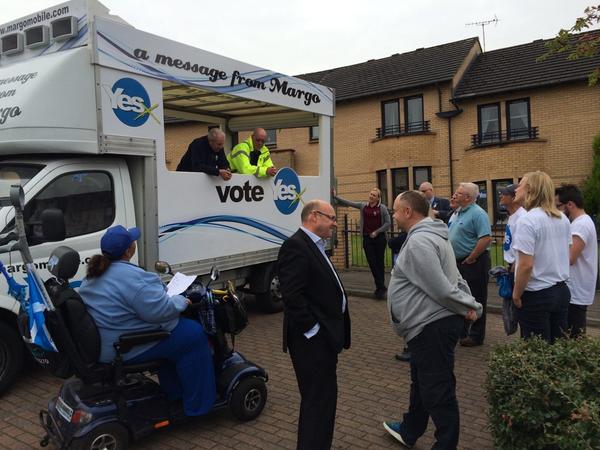heatherw1976's tweet photo. Getting ready to head out in castlemilk on @MargoMobileYes with @JamesDornan &amp; volunteers #indyref #VoteYes http://t.co/yAMZke3H0B