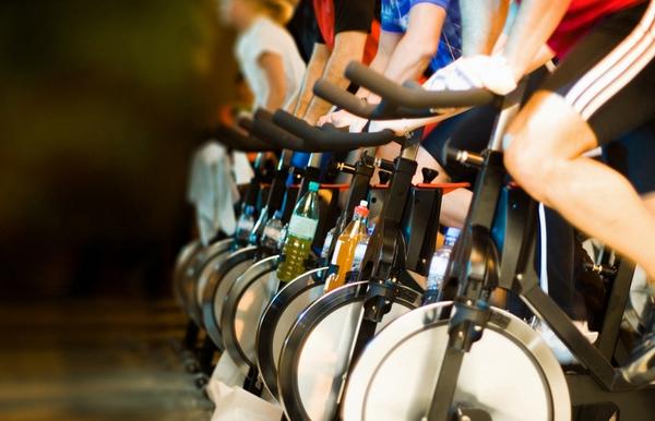 muyenforma's tweet photo. En una clase de spinning se pueden quemar hasta 800 calorías ➜ http://t.co/YmffDHRerW #fitness #deporte #salud http://t.co/trwLBYE65m