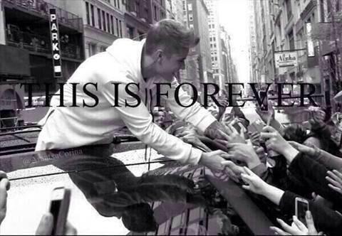 JUSIEBERJB's tweet photo. This is forever. #EMABiggestFansJustinBieber http://t.co/1yBZ7t1DYJ