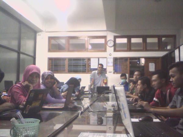 ksluad's tweet photo. Kumpul @ksluad bareng @ksWebUAD http://t.co/1lkHS6AYSC