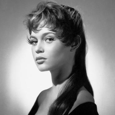 yourfrenchholi's tweet photo. French Celebrities Bio | Brigitte Bardot biography http://t.co/FJscpRG5B7 http://t.co/dur7n5P9NK