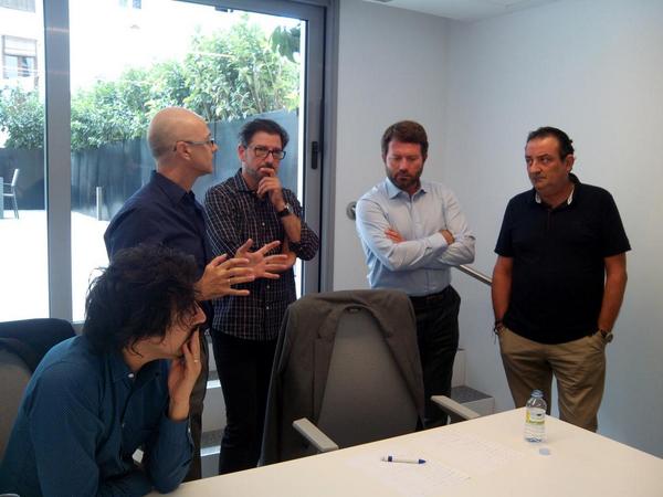edusanchezR's tweet photo. El jurado del Concurso de Diseño Nissan Autopista lo tiene difícil. http://t.co/3p0D3cLQLd