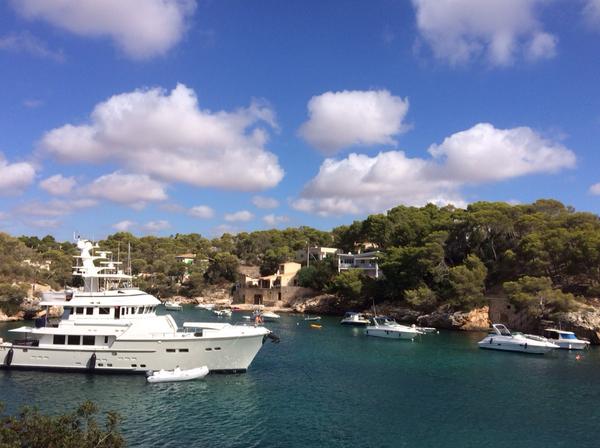 xerones's tweet photo. #Tuesday; when I grow up I'll be rich enough to sail around in one of these ;-) http://t.co/5p6iTuNiRi