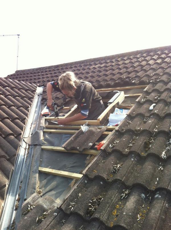 AbstractBuildin's tweet image. #veluxroofwindow installation today. Near to the valley, but we'll get over it