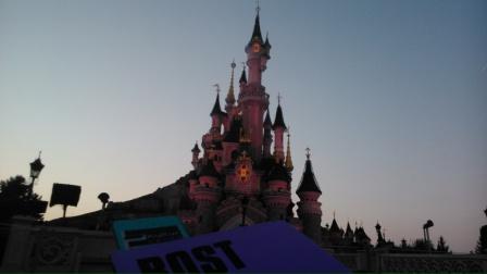 bibleioa's tweet photo. El mundo mágico de Disneyland París y #libiltariak . Eskerrik asko Carolina @CPurple_ http://t.co/jbXm7qQIeg
