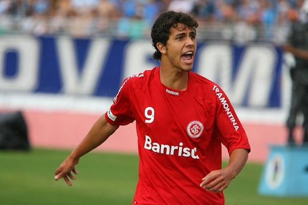 EsportenaRedeTV's tweet photo. Nilmar acerta retorno ao Internacional
http://t.co/dDQPJxopVj http://t.co/MP1AHePlqD