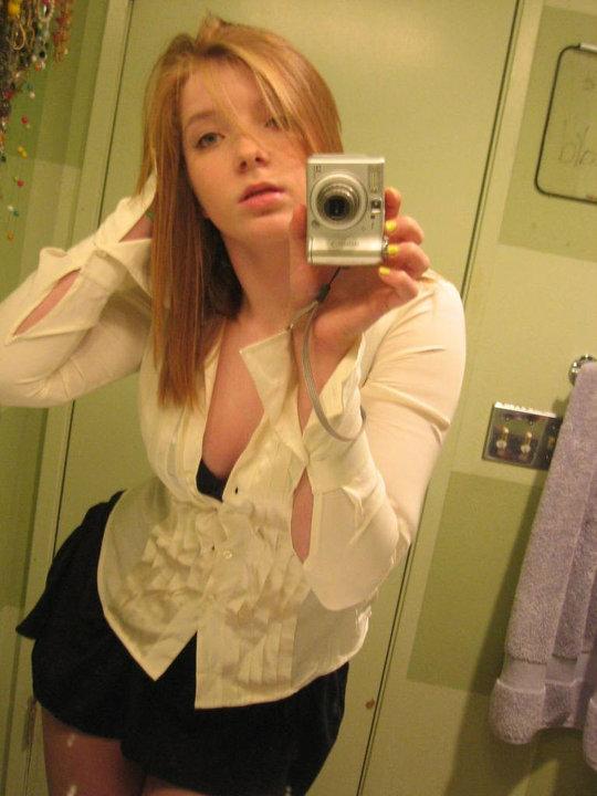 Emma_fofolle's tweet photo. RT si je te plais <3 #coquine #sexy #cam http://t.co/542cucgGP6