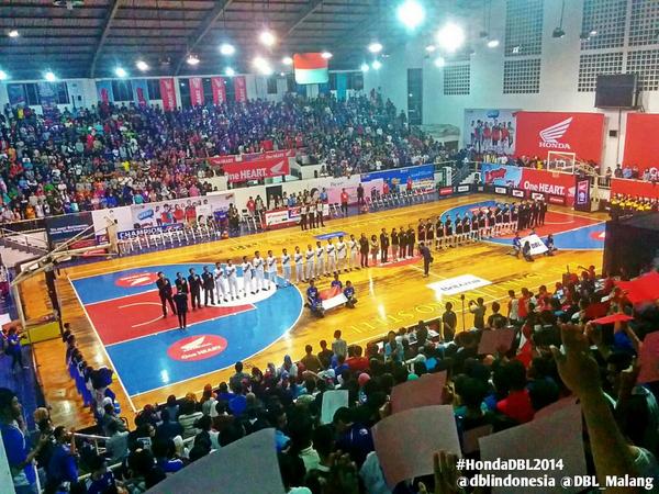 dblindonesia's tweet photo. FULL HOUSE!!! Final Party #HondaDBL2014 #EastJavaSeriesSouthRegion @DBL_Malang http://t.co/2gNCOcSAv9