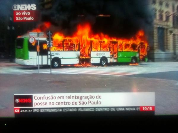 alexaguiarpoa's tweet image. Centro de São Paulo agora. #baderna