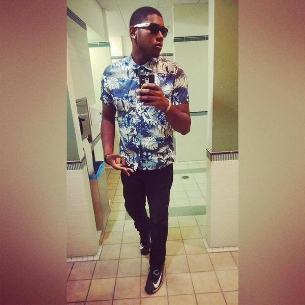 Demivalentino32's tweet photo. Doing it. http://t.co/7iZFLPbZZ9