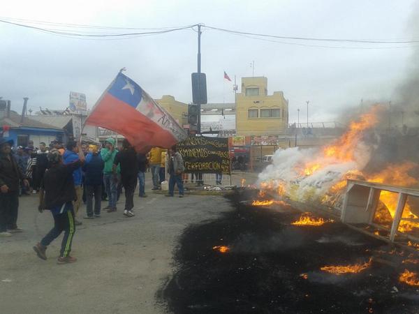 Continúan disturbios en caleta de pescadores Coquimbo #pescadearraste. @eldia_cl