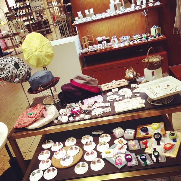 神戸雑貨屋solmu てんちょー 明日から1週間 西宮阪急百貨店1階のイベントに 出店します 阪急西宮北口駅直結の西宮ガーデンズ内ですよ 是非お立ち寄りくださいませー ٩ W و 実はどれもかなり品薄です 笑 やばい 笑 Http T Co