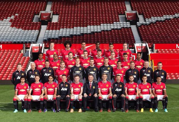 normalovise's tweet image. “@Persie_Official: 2014/15 @ManUtd http://t.co/DXvjCEf3Nf” Tu e quell'olandese vicino